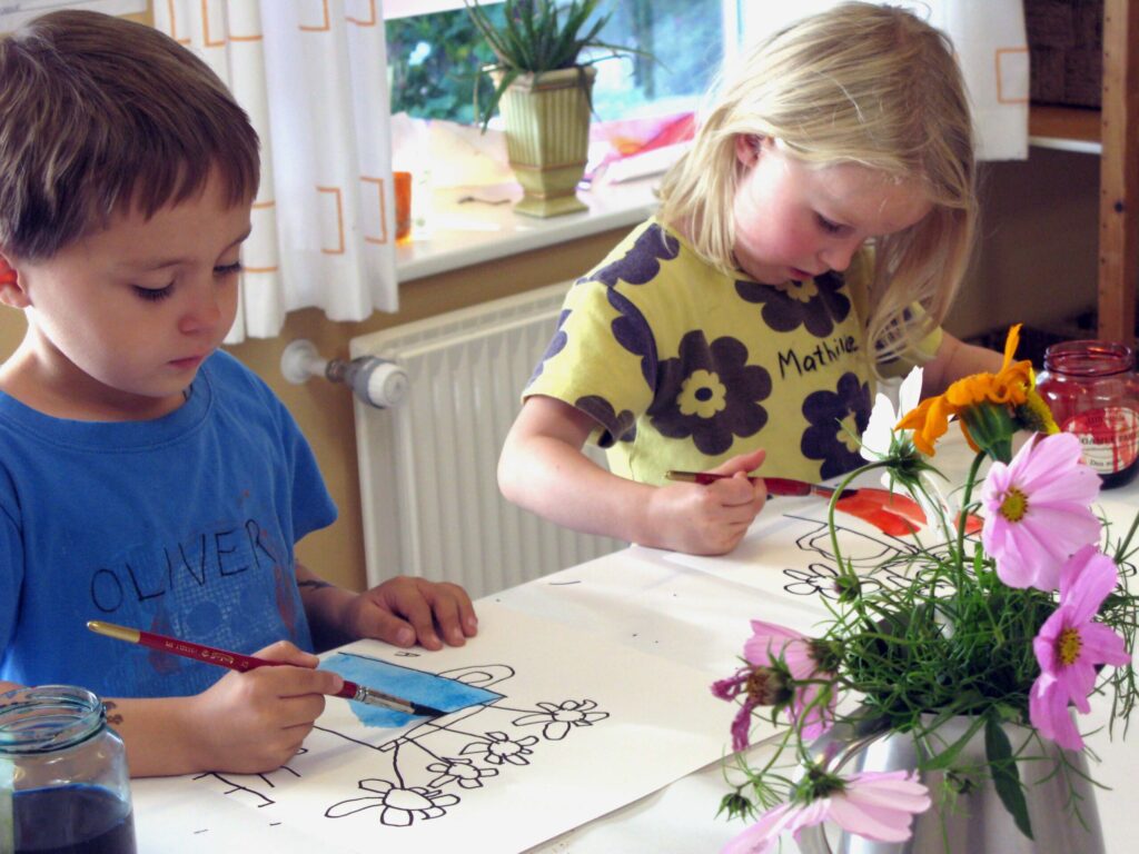 Børn der maler scaled